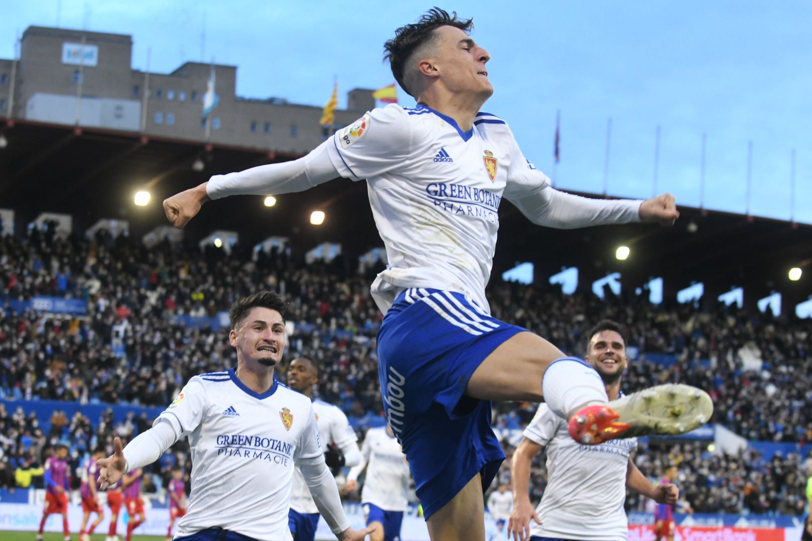 Francés y Francho lideran a un Real Zaragoza compacto