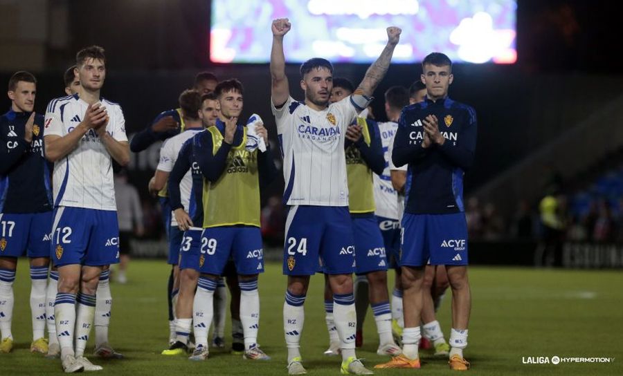 El Real Zaragoza sale con goles de un barrizal