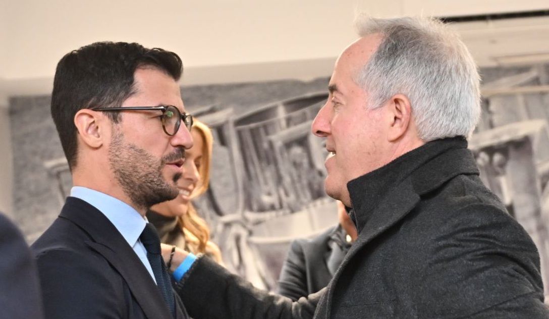 Víctor pone su cargo a disposición del club